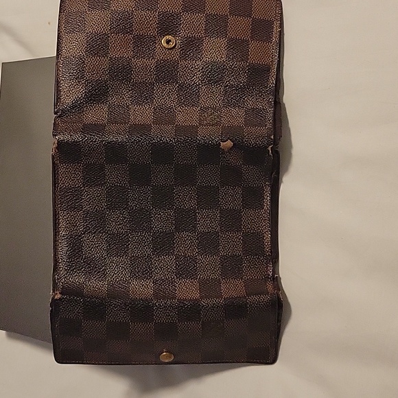 Louis Vuitton Vintage 'Loved' Damier Wallet - Picture 4 of 8